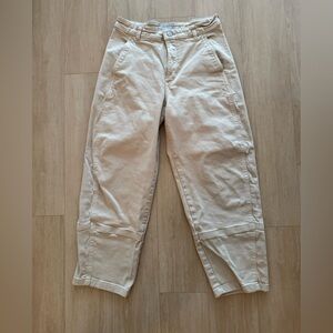 Everlane utility barrel pant in a tan/khaki color. Size 4.